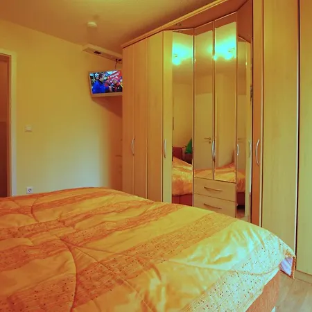 Aurora Apartment *